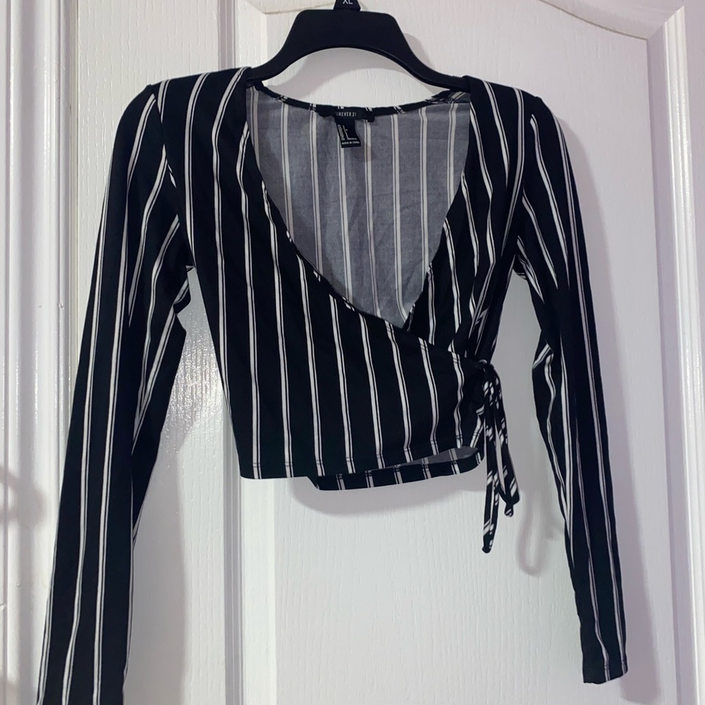 Stripped cross over top with tie